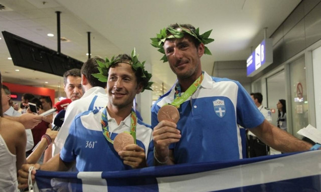 Στην Αθήνα οι χάλκινοι Ολυμπιονίκες Μάντης – Καγιαλής: «Τιμή μας που είμαστε Έλληνες» (video+photos)