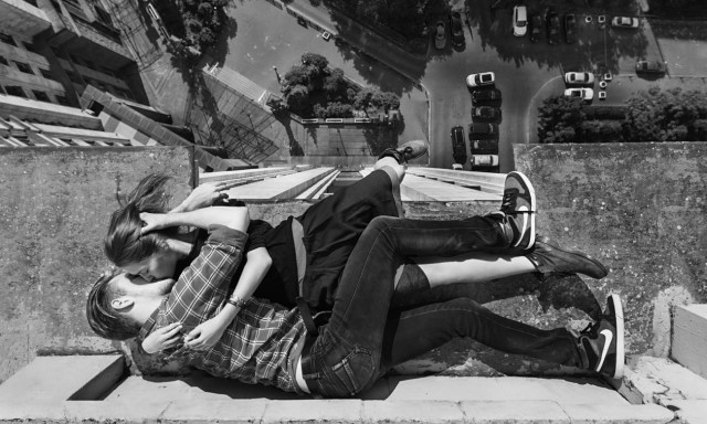 Αυτή είναι η εντυπωσιακή Ρωσίδα που κόβει την ανάσα με τις πιο επικίνδυνες σέλφι στον κόσμο (Pics)