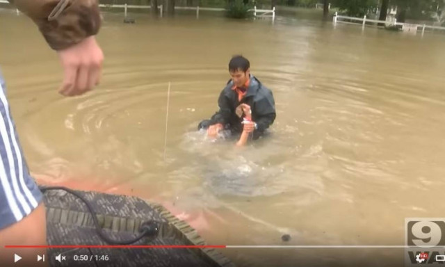 Συγκλονιστικό βίντεο: Η απίστευτη διάσωση από βέβαιο πνιγμό που κάνει το γύρο του Διαδικτύου