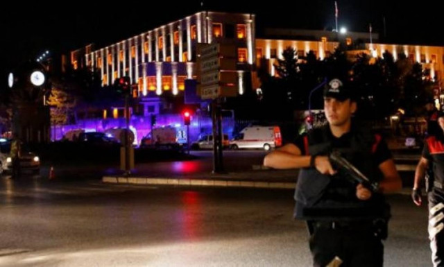 Τουρκία: Αποχωρούν από τις μεγάλες πόλεις τα άρματα μάχης