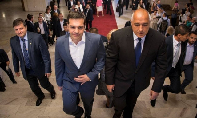 Πάει Παρίσι με τους σοσιαλιστές ο Τσίπρας – Τι συζητήθηκε στο άτυπο κυβερνητικό συμβούλιο