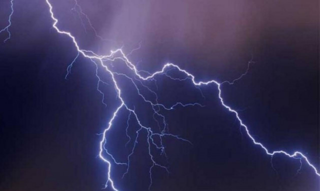 Βόρεια Ελλάδα: Τουλάχιστον 25.000 κεραυνοί σε διάστημα 12 ωρών! (vid)