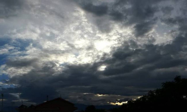 Καιρός: Βροχές και την Παρασκευή - Πού θα χρειαστείτε ομπρέλα