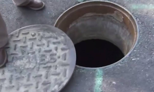 Βρήκαν παιδιά που ζουν στον υπόνομο