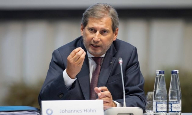 Γιοχάνες Χαν: Η Τουρκία θα τηρήσει τη συμφωνία για το προσφυγικό και χωρίς τη χορήγηση βίζας