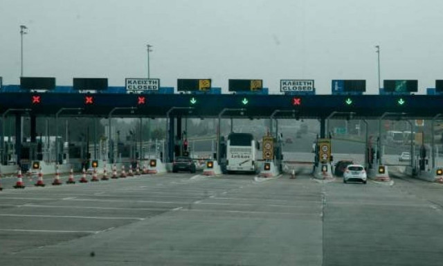 Επίθεση του «Ρουβίκωνα» στα διόδια του Κιάτου - Φθορές στα κουβούκλια και 10 συλλήψεις