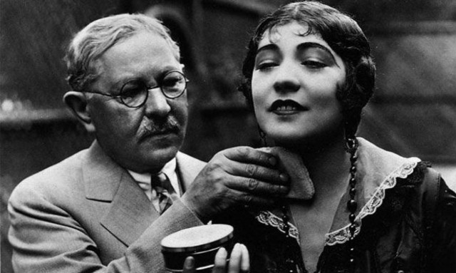 Σαν σήμερα το 1938 πέθανε ο επιχειρηματίας και ιδρυτής της ομώνυμης εταιρείας καλλυντικών Mαξ Φάκτορ