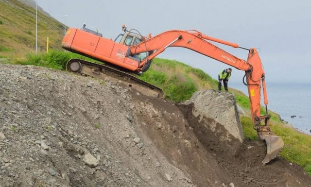 Ισλανδία: Ξέθαψαν βράχο για να ηρεμήσουν... νευριασμένα ξωτικά! (videos)