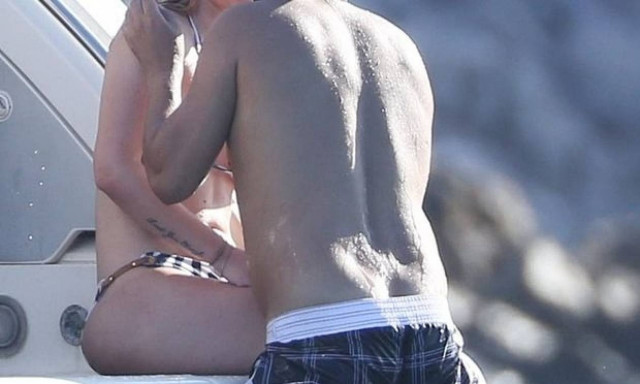 Tι έχουμε εδώ; Η star μετά το σοκαριστικό της χωρισμό βρήκε παρηγοριά σε άλλη αγκαλιά