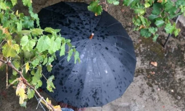 Καιρός: Καταιγίδες και την Παρασκευή (2/9) - Πού θα χρειαστείτε ομπρέλα