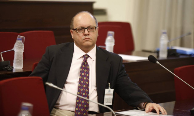 Τηλεοπτικές άδειες: Ονειρώξεις βαρόνων και διαπλοκή μεγατόνων