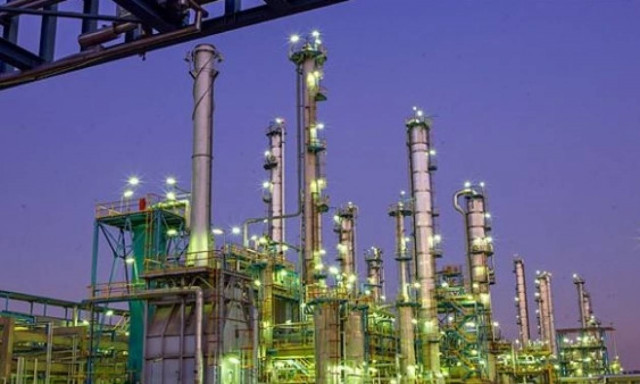 Πετροχημικά και χάλυβας ώθησαν τις εξαγωγές μετά από 20 μήνες