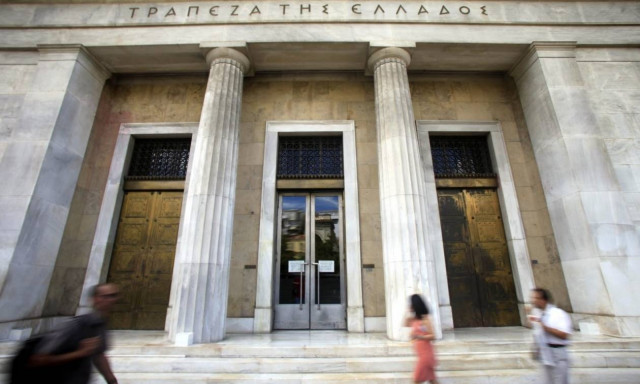 ΤτΕ: Άνοιξε η ψαλίδα των επιτοκίων χορηγήσεων - καταθέσεων τον Ιούλιο