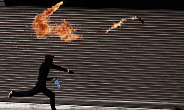 Επίθεση αγνώστων με μολότοφ σε σύνδεσμο φιλάθλων του Ολυμπιακού στη Νίκαια  