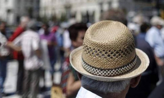 Μαχαίρι σε 150.000 επικουρικές από αύριο