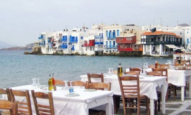 Να ΄ναι καλά Μύκονος και... Σαντορίνη! Υπερκαλύφθηκε ο στόχος για τις εισπράξεις ΦΠΑ τον Ιούλιο