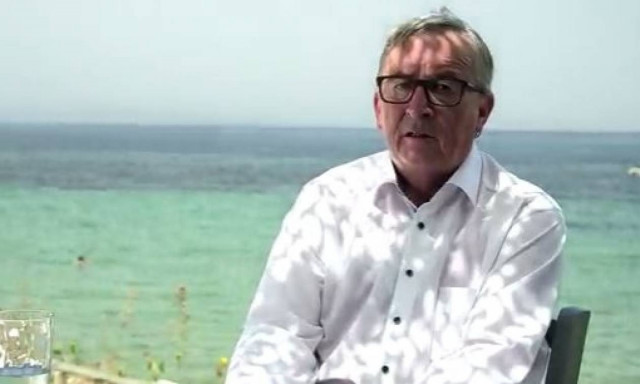 Γιούνκερ σε ελληνική ταβέρνα: «Αισθάνομαι ευτυχής που βλέπω ακόμα τις τιμές σε ευρώ»