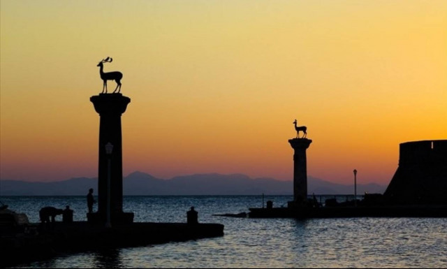 Ρόδος: Στιγμές δόξας ζει ο τουρισμός του νησιού