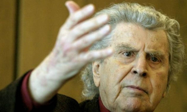 Συγκλονίζει ο Μίκης Θεοδωράκης: Σου είπαν ψέματα, πολλά ψέματα, και σήμερα σου λένε ξανά ψέματα...