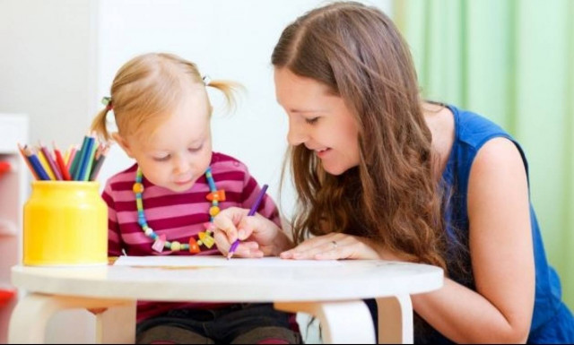 Πώς να επιλέξετε την «κατάλληλη» baby sitter