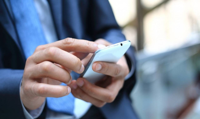 Πώς να καταλάβεις εάν το κινητό σου παρακολουθείται  -Αυτά είναι τα επτά «σημάδια»