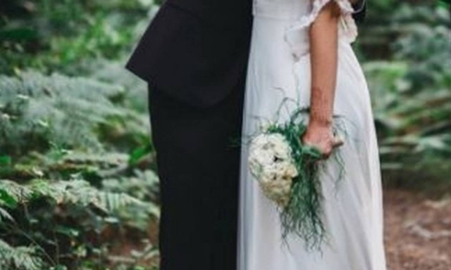 Να ζήσουν! Ζευγάρι ηθοποιών παντρεύτηκε (φωτό)