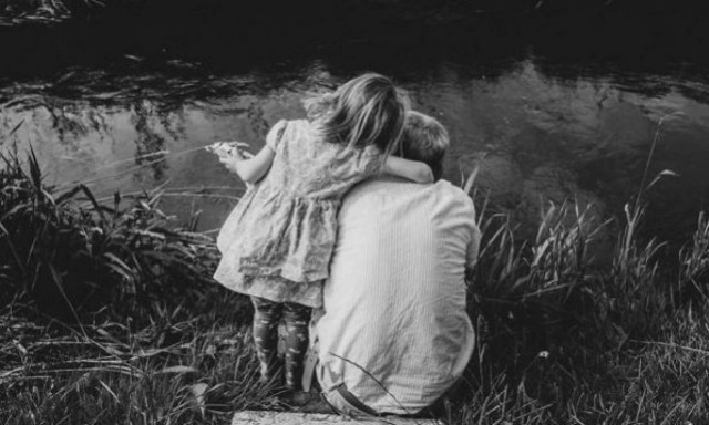 «Ο τέλειος παππούς»: Φωτογραφίες που δείχνουν πώς ακόμη και ένας παππούς μπορεί να τα καταφέρει καλά