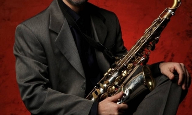 Κατάληψη στο σπίτι γνωστού σολίστ: «Μου επιτέθηκαν. Με έβριζαν χυδαία»