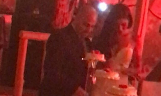 Δείτε ποια παρουσιάστρια πάντρεψε χθες τον γιο της (vid)