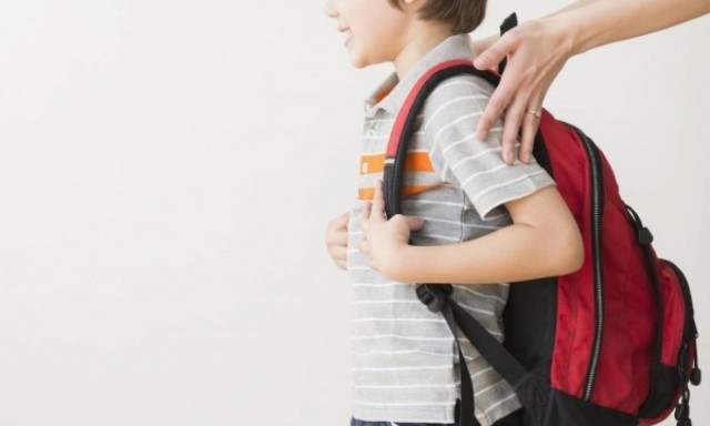 Γονείς προσοχή: Σχεδόν ένας στους δύο μαθητές υποφέρει από οσφυαλγία λόγω σάκας