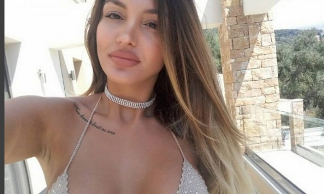 Η Στέλλα «βάζει» φωτιά στην Πάργα (pics)