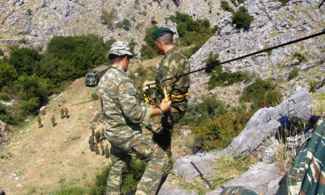 Στρατός Ξηράς: Εκπαίδευση Μονάδων Καταδρομών (pics)