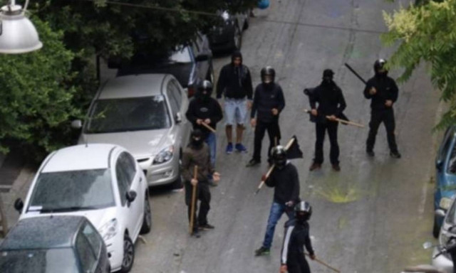 Εισβολή κουκουλοφόρων και ξύλο στην κλήρωση της Football League