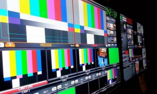 ΝΔ: «Βαβέλ» από την κυβέρνηση για τις απολύσεις στα κανάλια