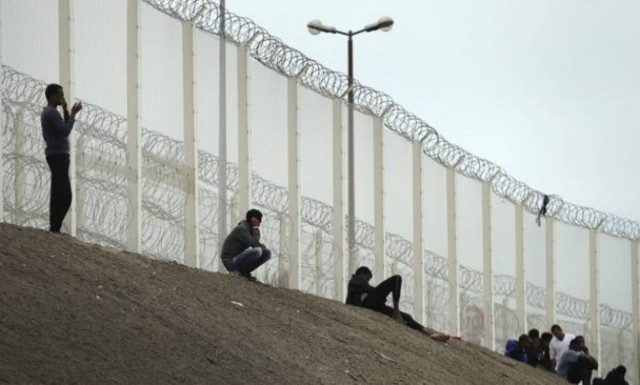 Calais migrants: Work to start on UK-funded wall