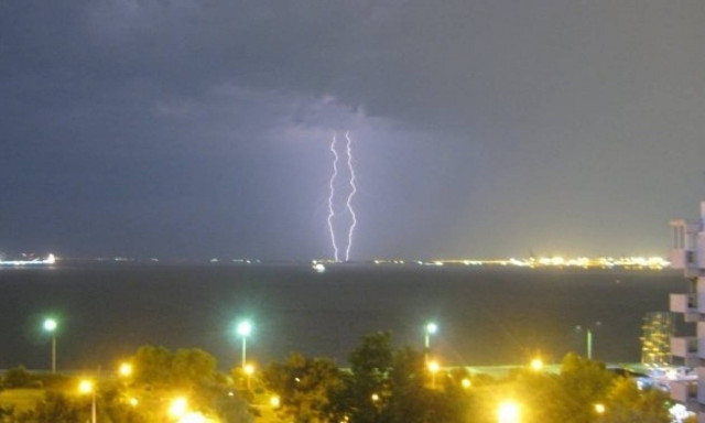 Θεσσαλονίκη: 15.000 κεραυνοί σε ένα 24ωρο!