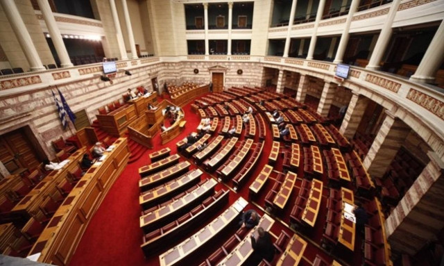 Πέντε εκατομμύρια ευρώ στα κόμματα και ο λαός στην…πείνα!