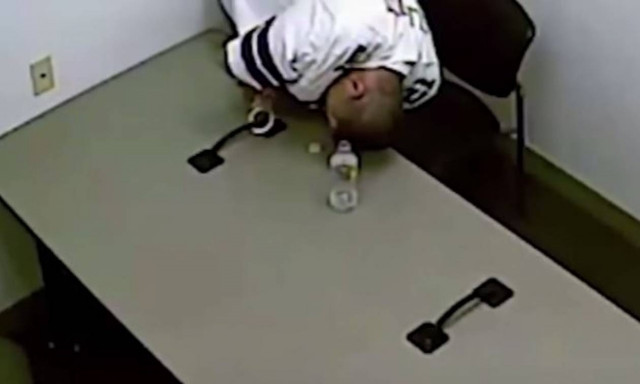 Καρέ-καρέ κινηματογραφική απόδραση από δωμάτιο ανάκρισης! (vid)