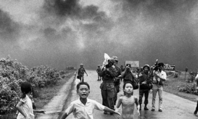 Ανακάλεσε το Facebook την απόφαση να «κατεβάσει» ιστορική φωτογραφία