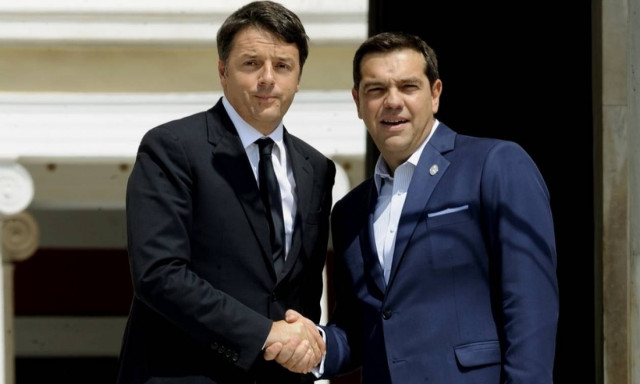 FAZ: Η εμφάνιση του Ρέντσι στο πλευρό του Τσίπρα προβληματίζει το Βερολίνο