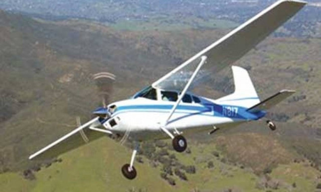 Τρόμος για δύο επιβάτες αεροσκάφους που ανετράπη στην θάλασσα - Γλίτωσαν από θαύμα