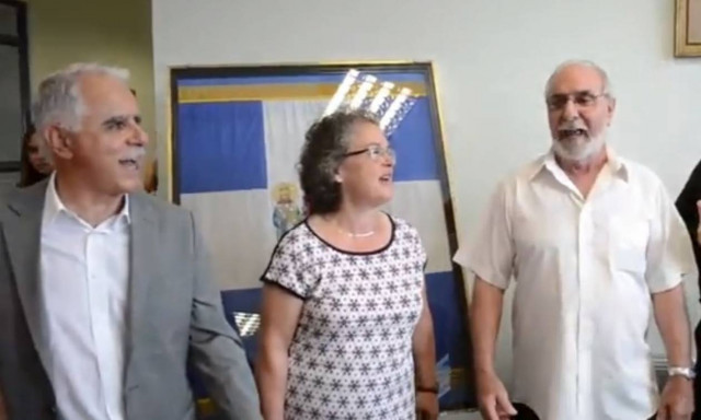 Χορό ο Τσίπρας; Καντάδες ο Μπαλάφας! (vid)