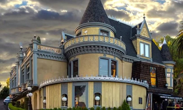 Μέσα στο μαγικό κάστρο