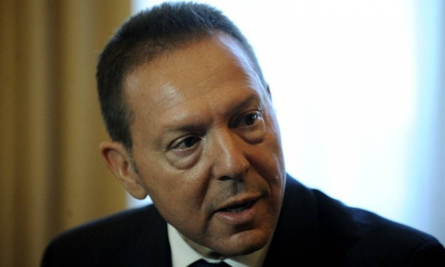 Διπλό μήνυμα Στουρνάρα προς κυβέρνηση και δανειστές