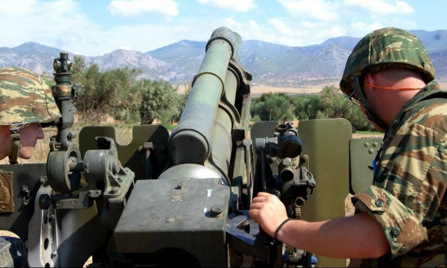 Στρατός ξηράς: Εκτέλεση Βολών Πυροβολικού στη ΣΠΒ (pics)