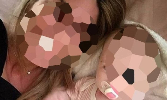 Η κόρη γνωστού τραγουδιστή έγινε τεσσάρων μηνών και είναι μία κούκλα (photos)