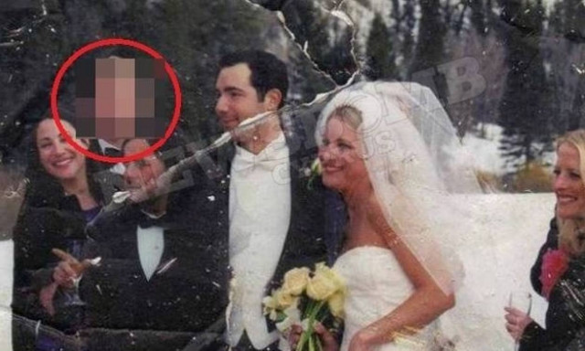 Βρήκε αυτή τη φωτογραφία στα συντρίμμια των Δίδυμων Πύργων - 15 χρόνια μετά...