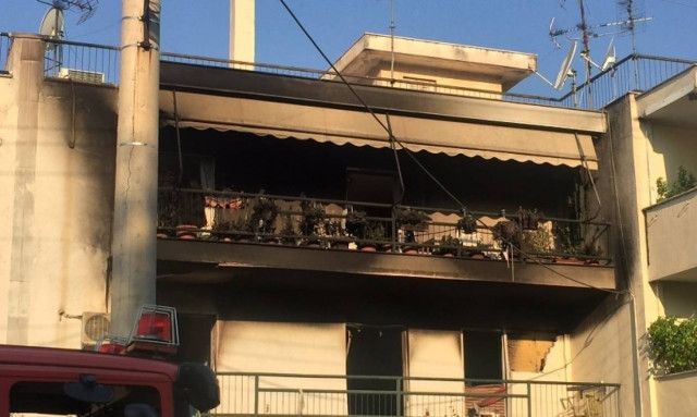 Ανείπωτη τραγωδία στις Αχαρνές: Κάηκαν ζωντανοί μητέρα και γιος (pics&vids)