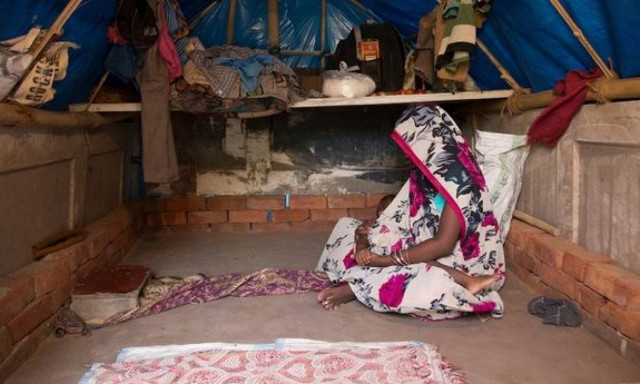 Η απόλυτη φρίκη: Κτήνος άρπαξε βρέφος από την αγκαλιά της μητέρας του και το βίαζε επί ώρες! (pics)