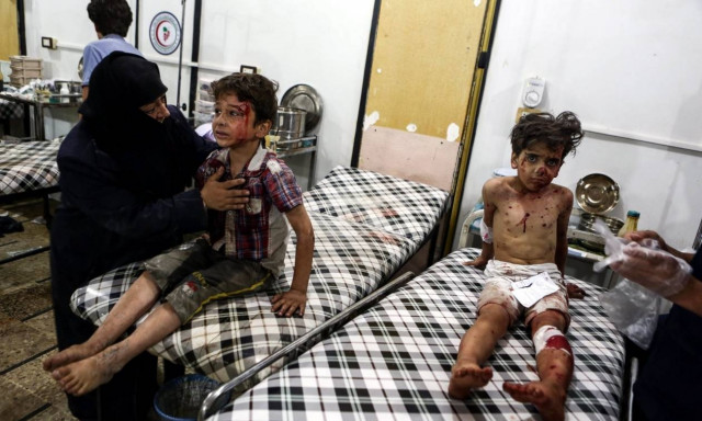 Αιματοκύλισμα δίχως τέλος στη Συρία: Δεκάδες άμαχοι νεκροί από επιδρομές σε σχολείο